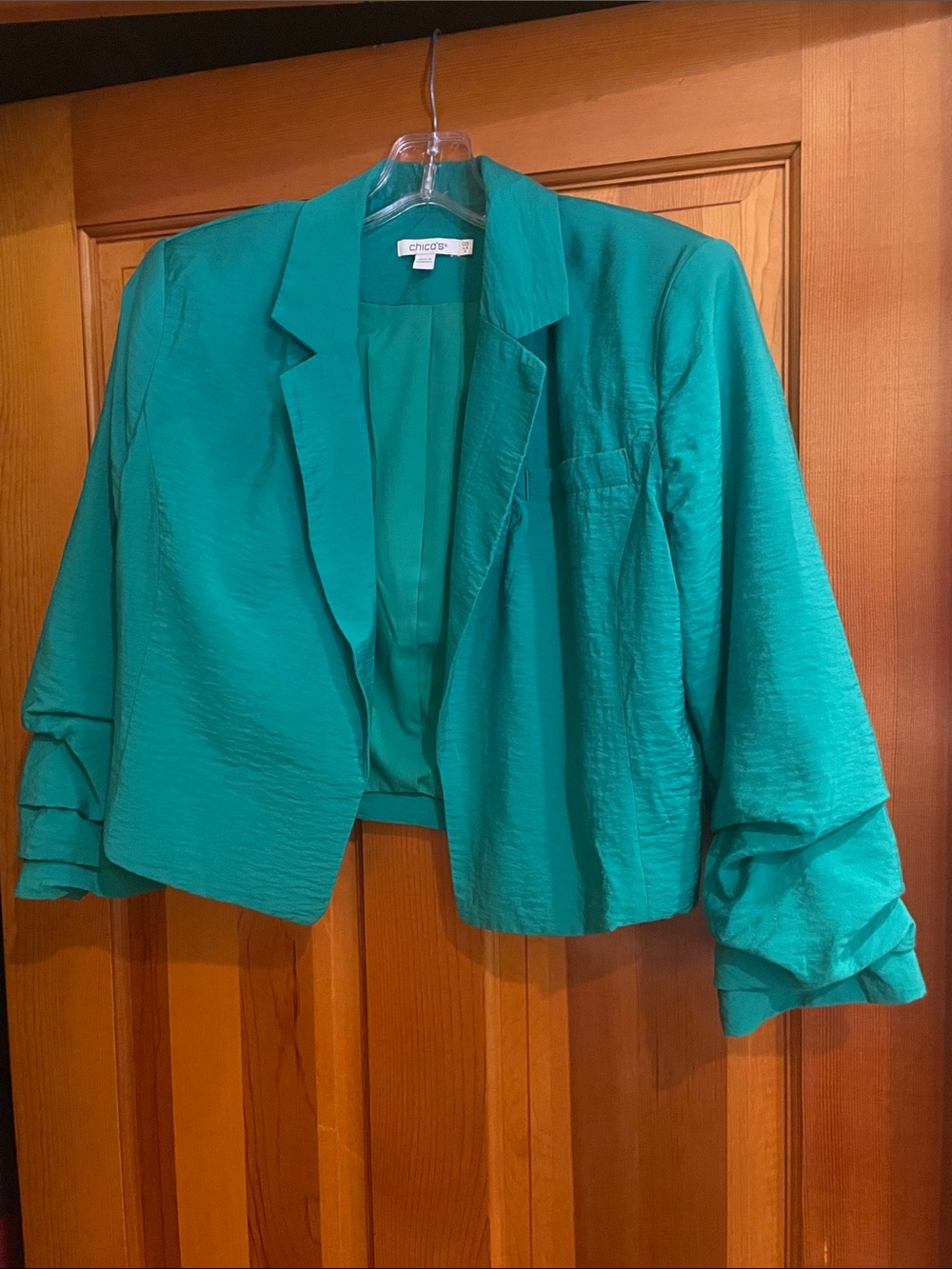 EUC Chico’s Blue Green Cropped Blazer w/ Ruched Sleeves